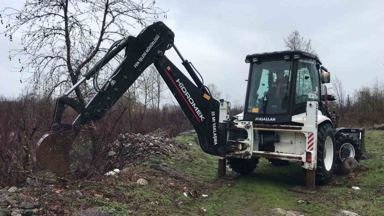 Derede akıntıya kapılan araçtan canlı çıktı, boğularak can verdi