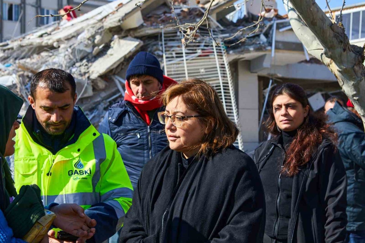 Gaziantep’te depremzede öğrencilere maddi destek