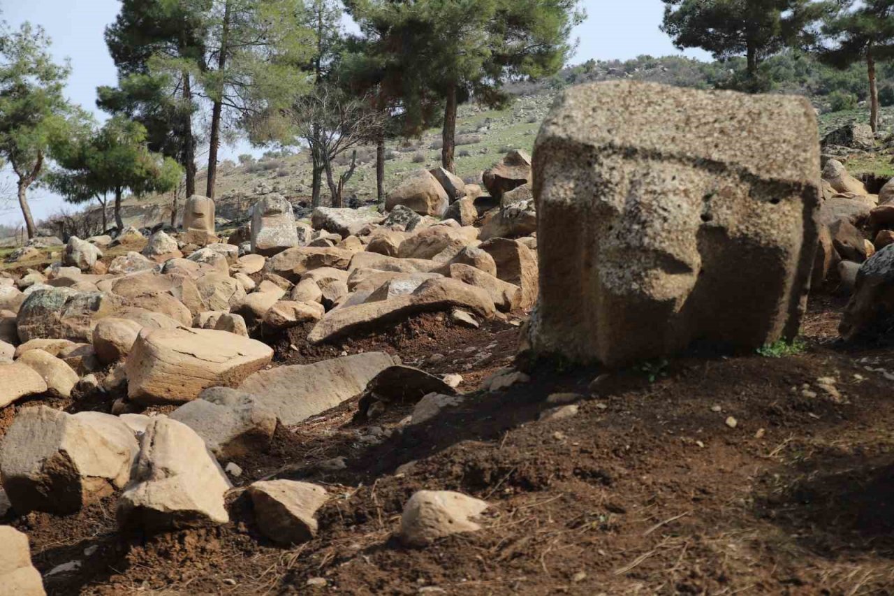 Hitit heykelleri depremden hasarsız kurtuldu