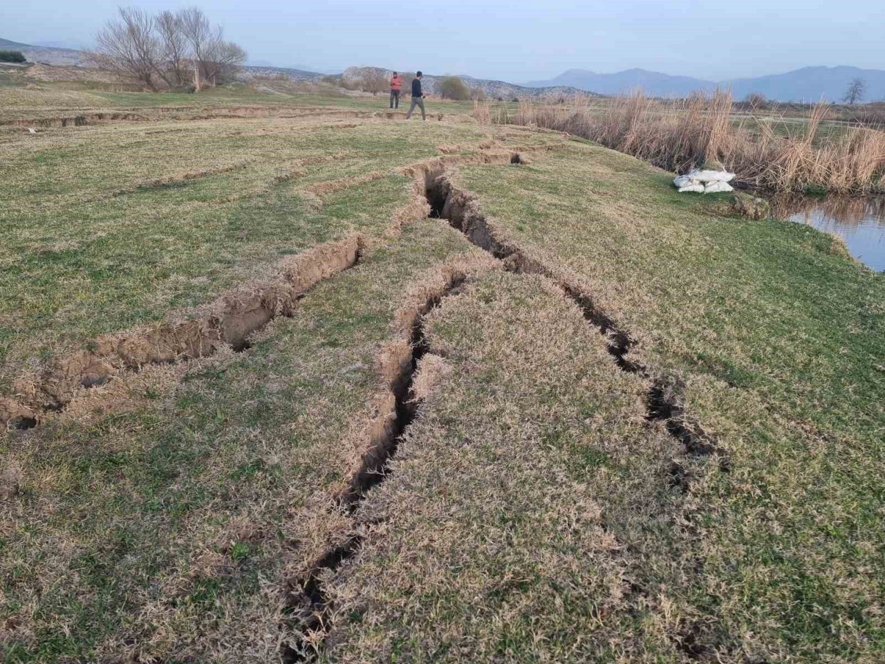 Hemite Kalesi’nin eteğindeki fay kırıkları dikkat çekti