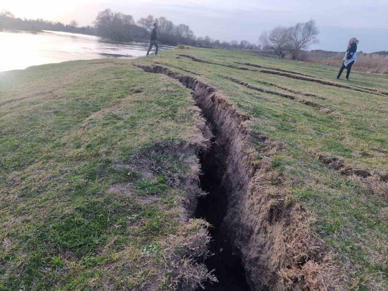 Hemite Kalesi’nin eteğindeki fay kırıkları dikkat çekti