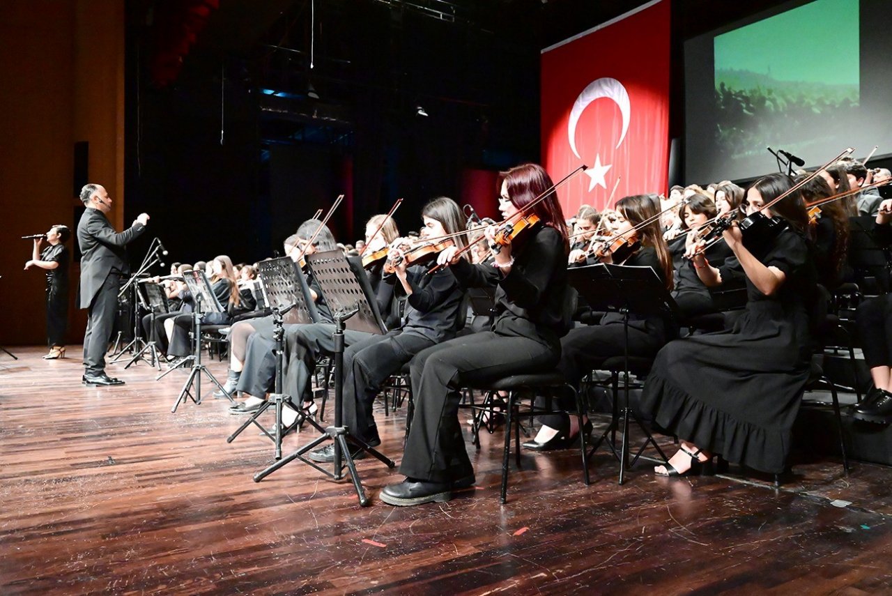 Kemer’in korosundan anlamlı konser