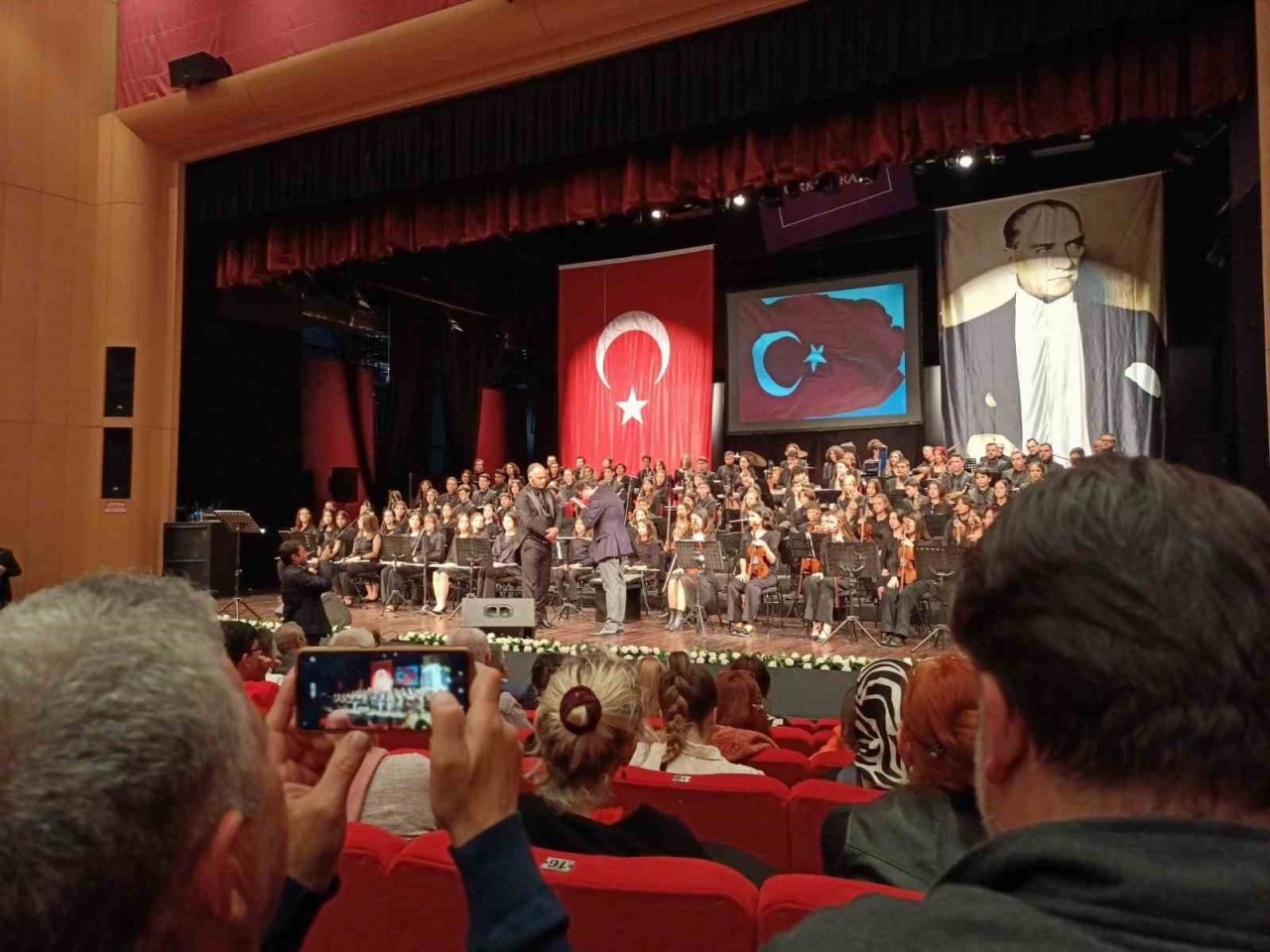 Kemer’in korosundan anlamlı konser