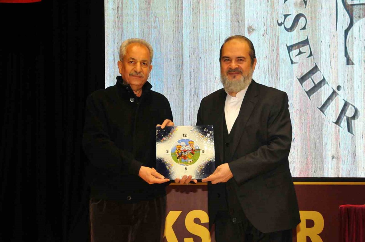 Akşehir’de "Değişen Dünya Müslüman Şahsiyeti" konulu konferans
