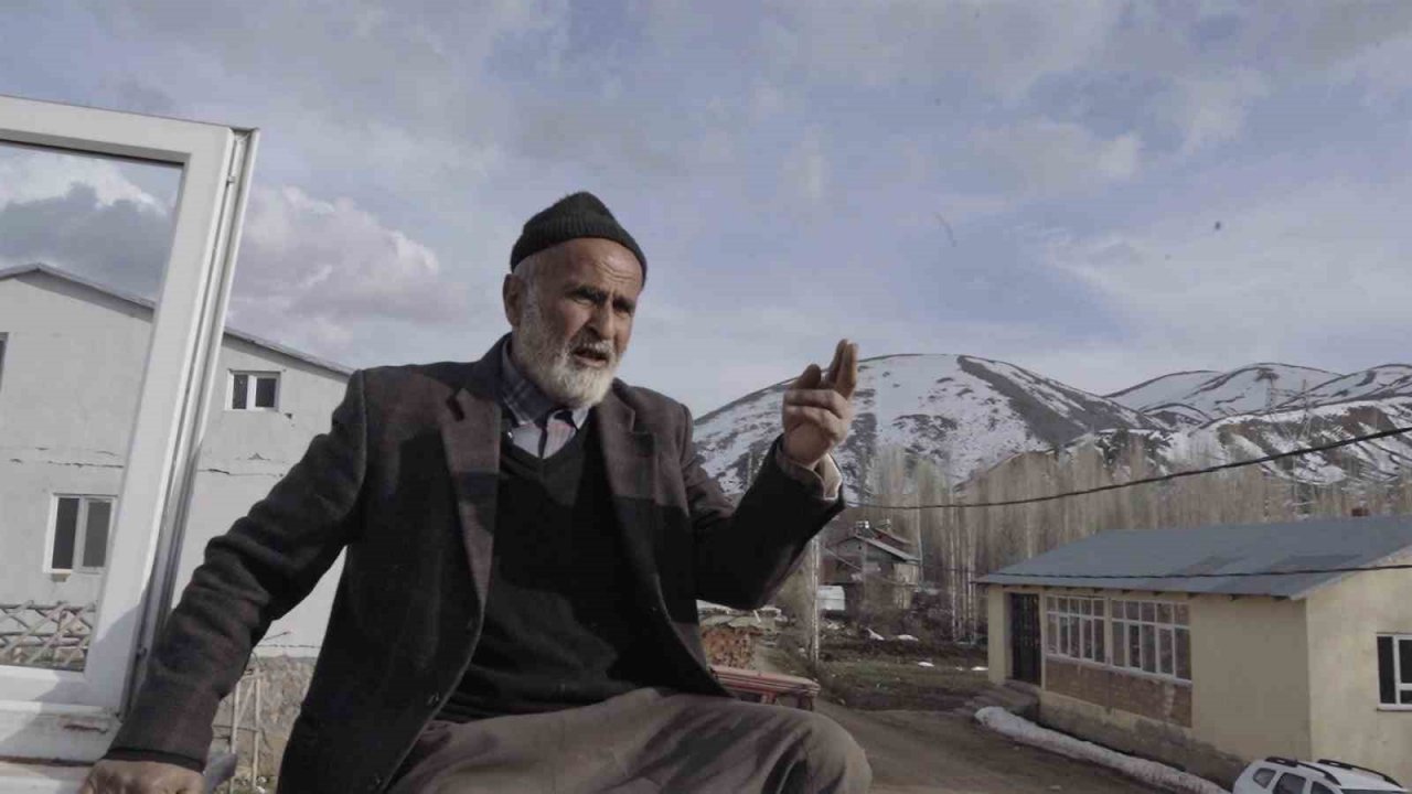 Malatyalı depremzedeler İstiklal Marşı’yla birlik mesajı verdi