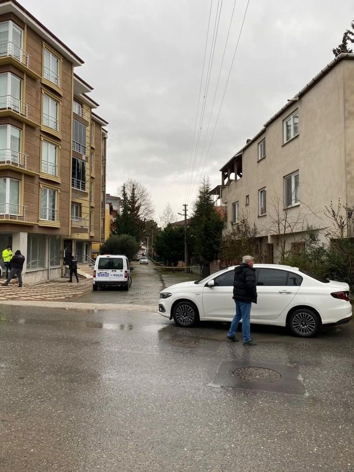 Sokağa bırakılan çanta paniğe sebep oldu