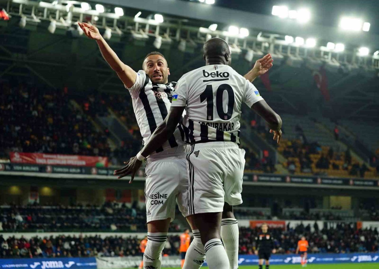 Spor Toto Süper Lig: Medipol Başakşehir: 0 - Beşiktaş: 1 (İlk yarı)