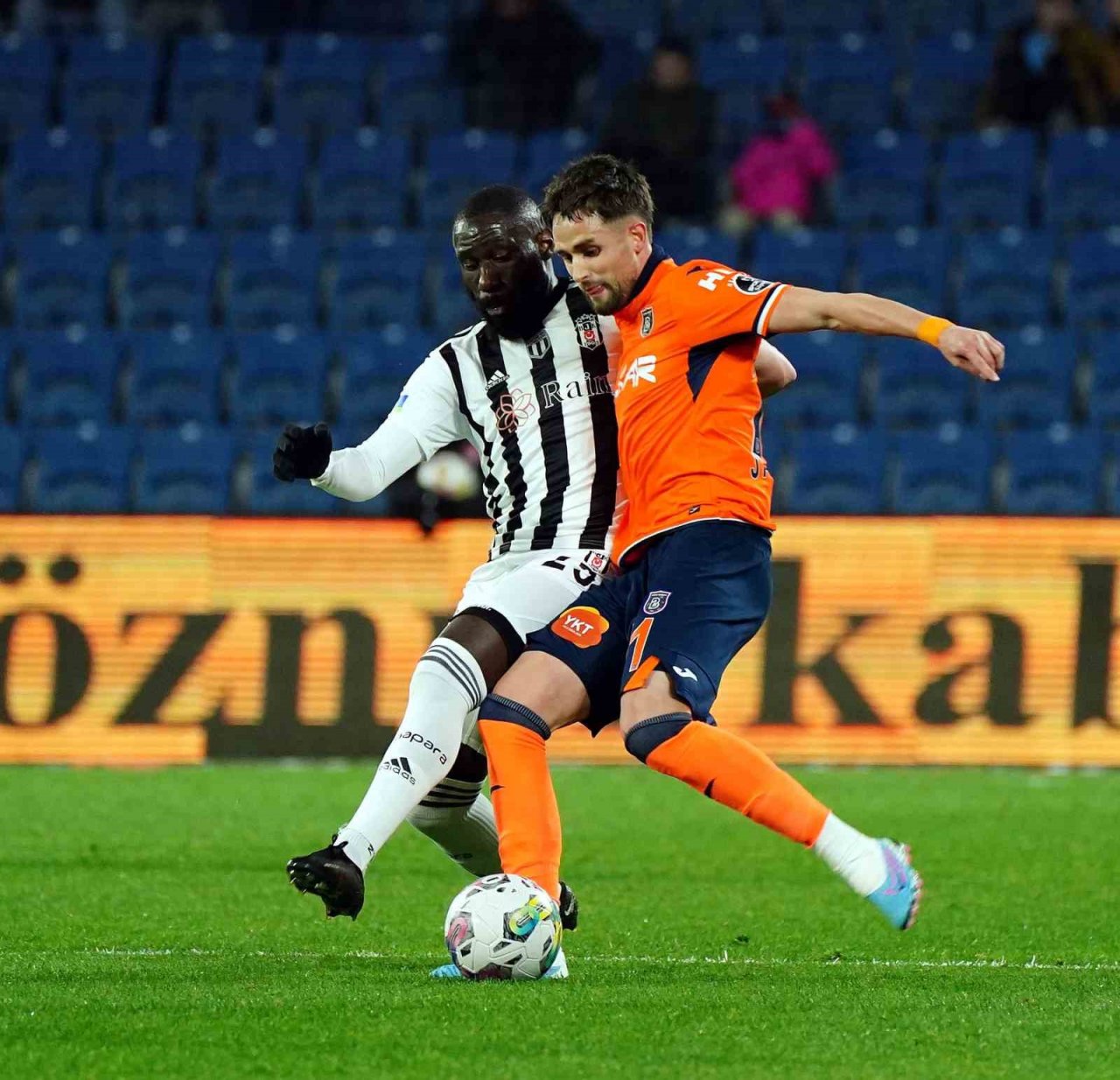 Spor Toto Süper Lig: Medipol Başakşehir: 0 - Beşiktaş: 1 (İlk yarı)