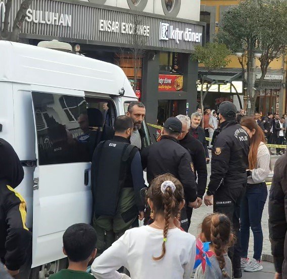 Polisin aldığı tüm tedbirleri hiçe saydı, şüpheli çantayı gidip eliyle açtı