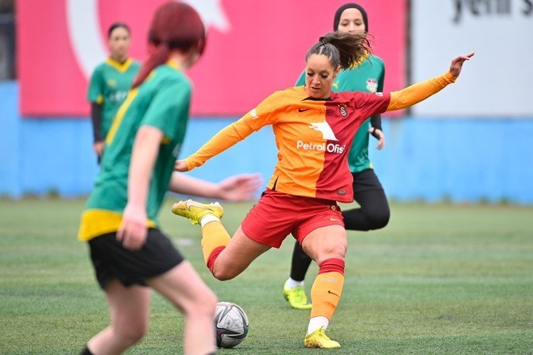 Turkcell Kadın Futbol Süper Ligi: Kireçburnu: 0 - Galatasaray Petrol Ofisi: 13