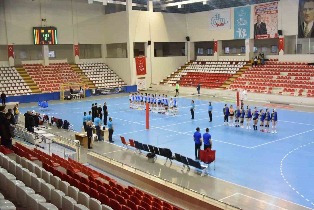 Bozüyük Belediyesi, çeyrek finalde Sivas İl Özel İdare Voleybol Takımı’nı 3-0 yendi