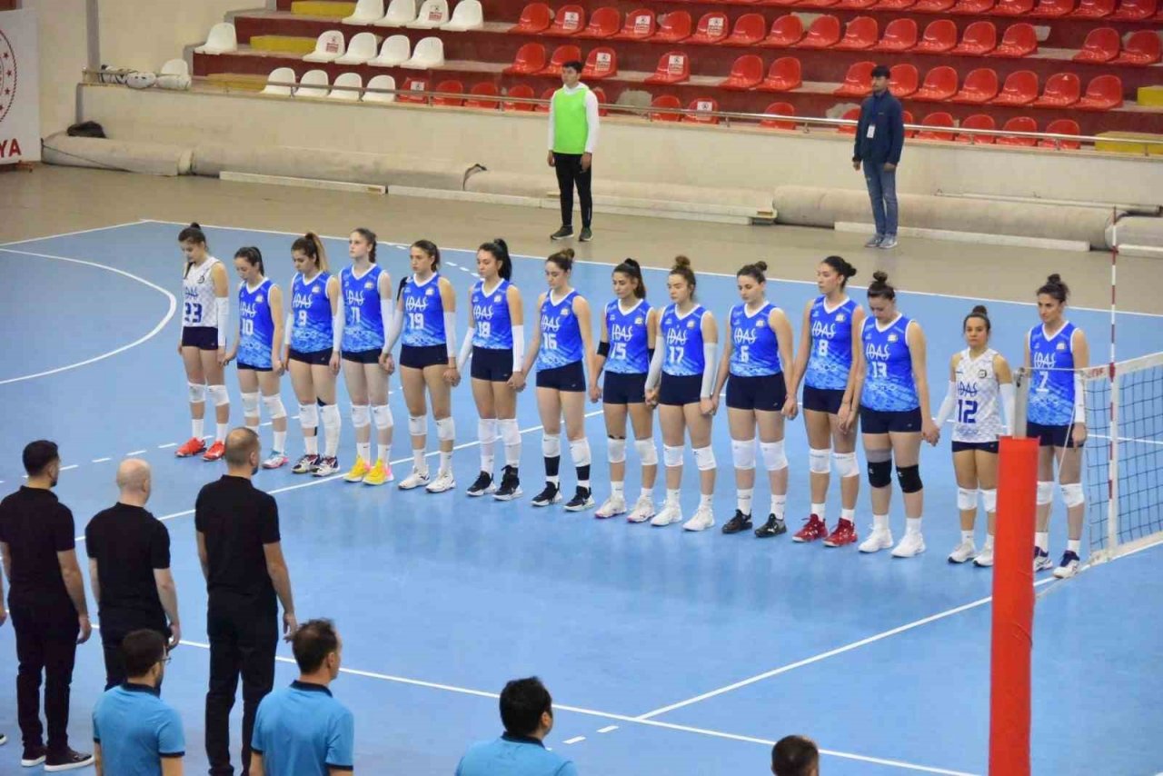 Bozüyük Belediyesi, çeyrek finalde Sivas İl Özel İdare Voleybol Takımı’nı 3-0 yendi