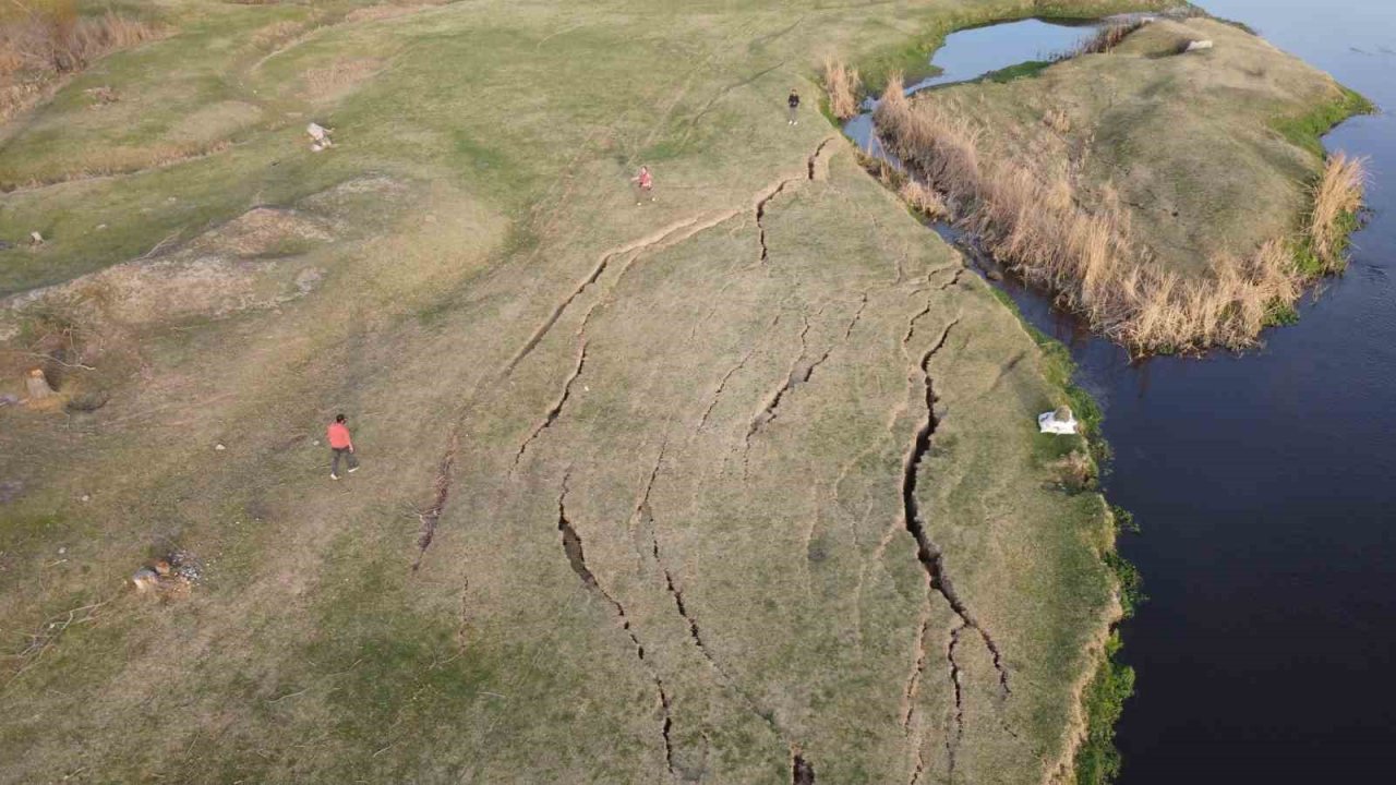 Hemite Kalesi’nin eteğindeki fay kırıkları dikkat çekti