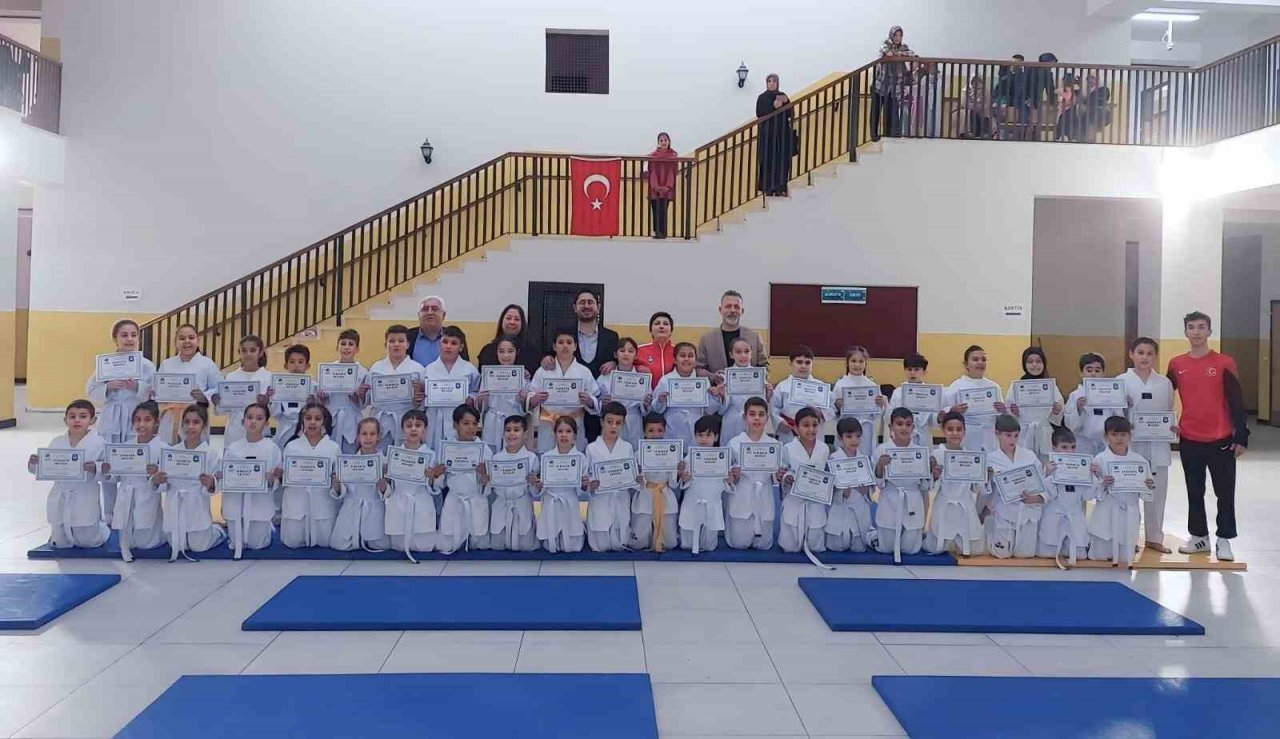 Yunuskentli taekwondocular bir üst kuşağa terfi etti