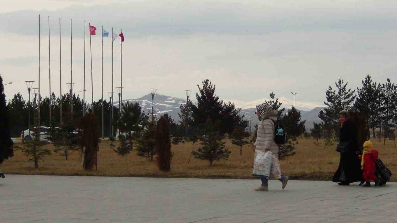 Kars Harakani Havaalanı uluslararası uçuşlara açıldı