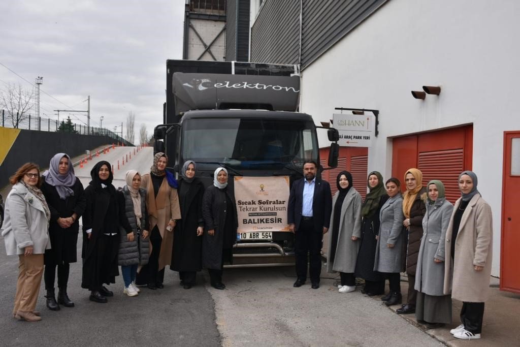 AK Parti Balıkesir Kadın kollarından sıcak sofralar kurulması için ilk sevkiyat yapıldı