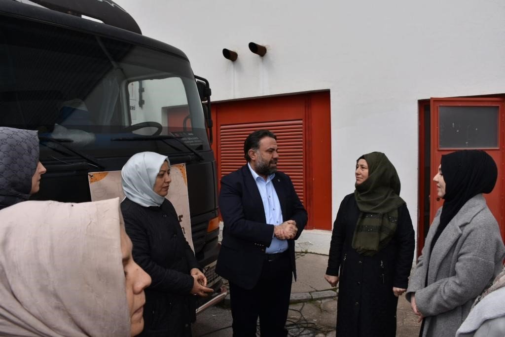AK Parti Balıkesir Kadın kollarından sıcak sofralar kurulması için ilk sevkiyat yapıldı