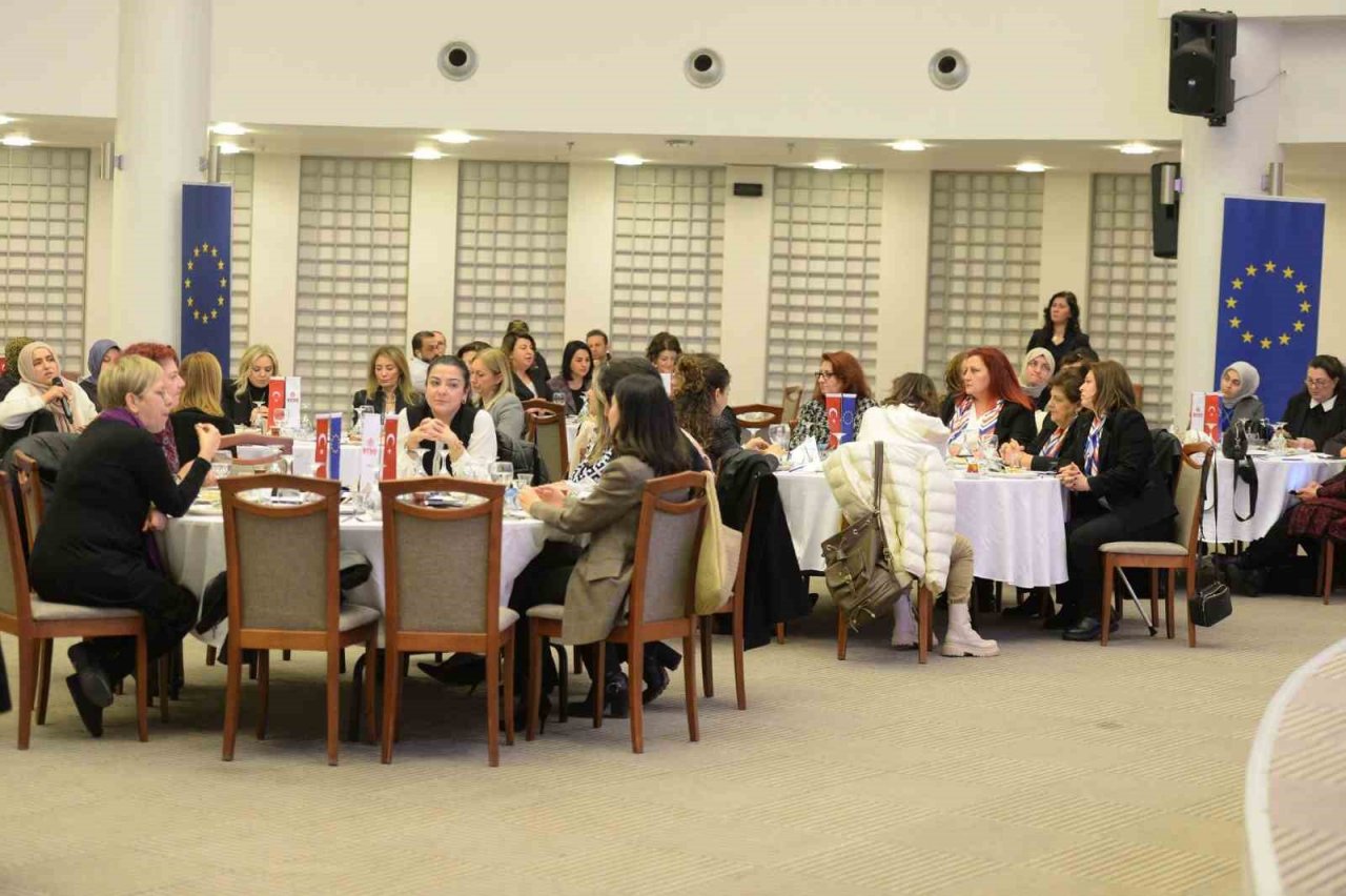 İş dünyası ve STK temsilcileri, "Afet ve Kadın" panelinde buluştu