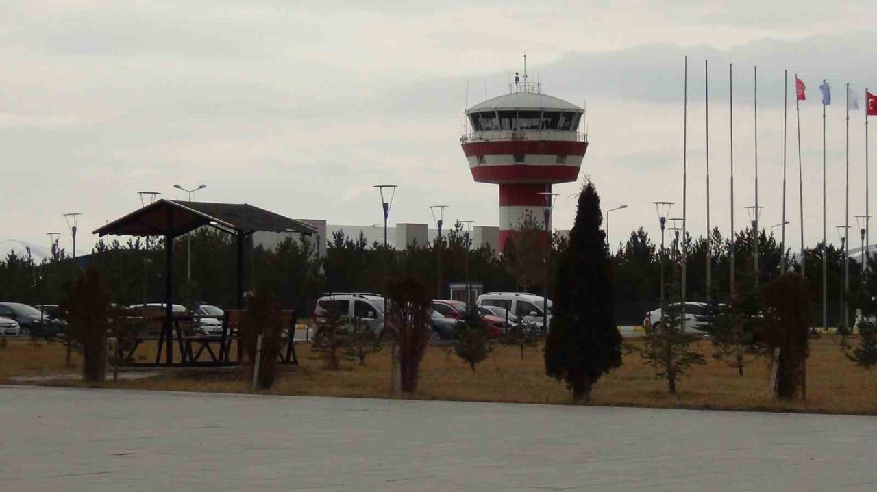 Kars Harakani Havaalanı uluslararası uçuşlara açıldı