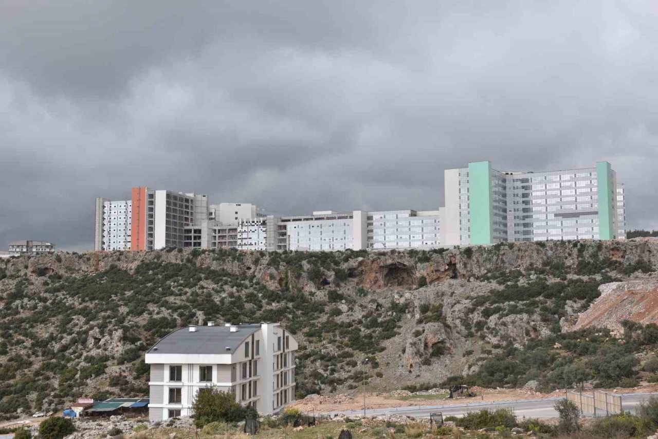 Antalya Şehir Hastanesi açılışa gün sayıyor