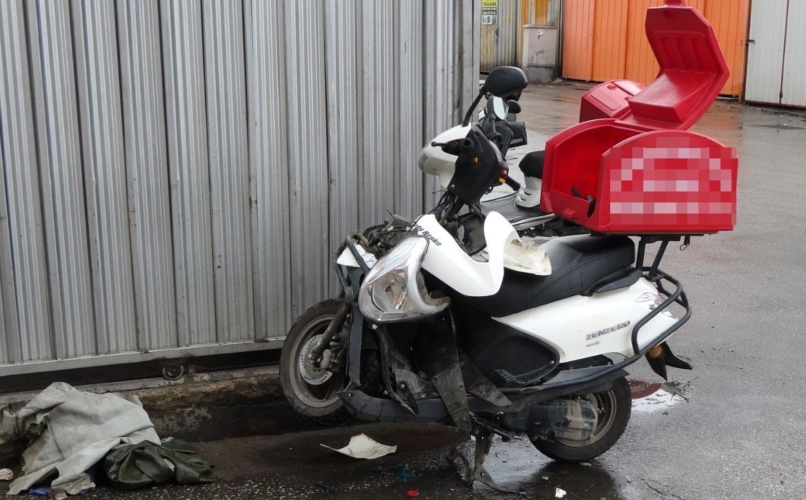 Ehliyetsiz ve kasksız sürücü ölümden döndü