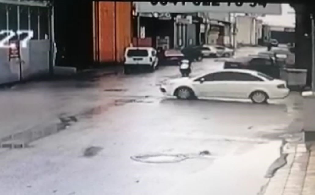 Ehliyetsiz ve kasksız sürücü ölümden döndü