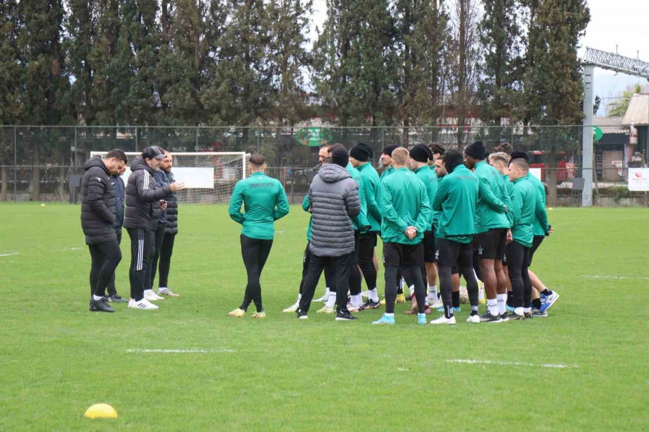 Taner Taşkın: "Sahada savaşan bir takım görecekler"