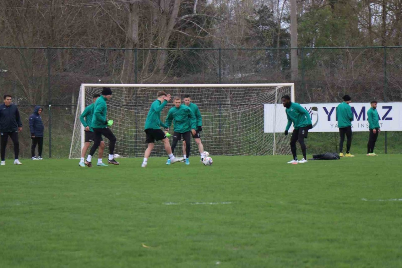 Taner Taşkın: "Sahada savaşan bir takım görecekler"