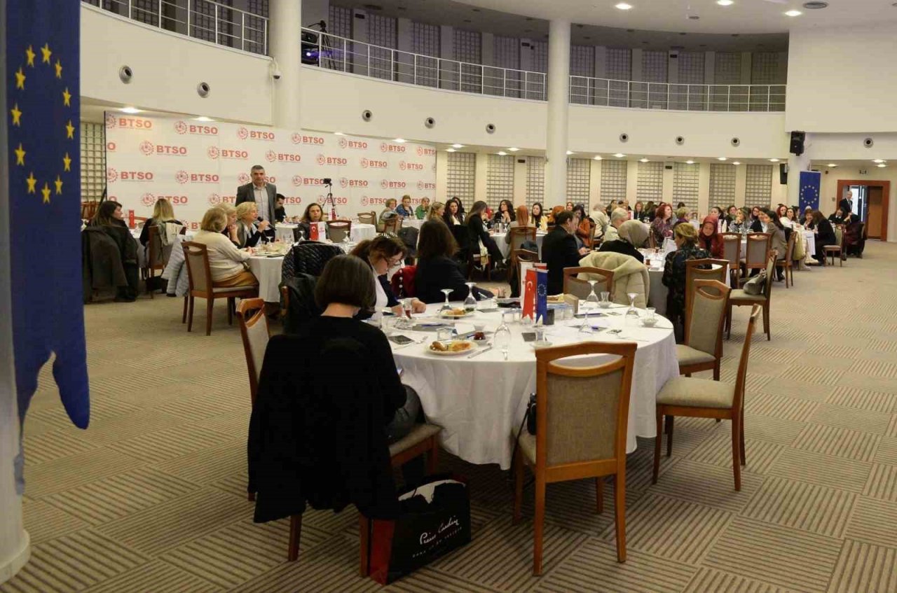 İş dünyası ve STK temsilcileri, "Afet ve Kadın" panelinde buluştu