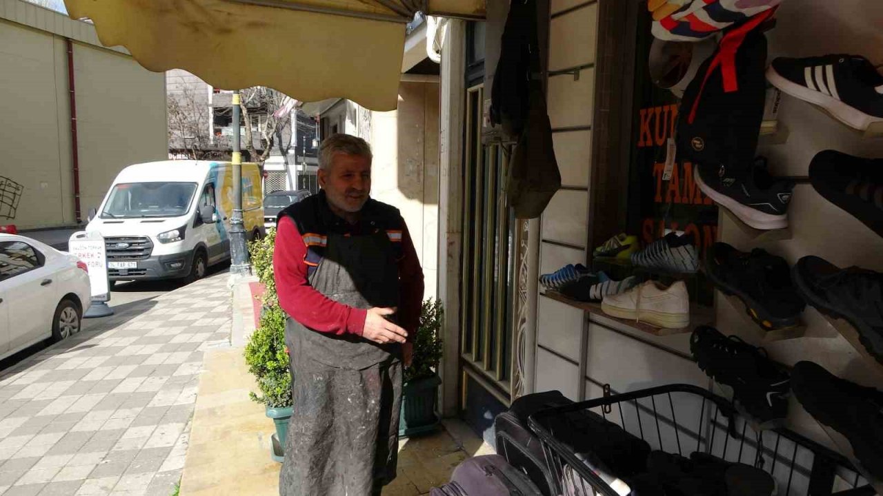 Maltepe’de gündüz vakti çanta hırsızlığı kameraya yansıdı