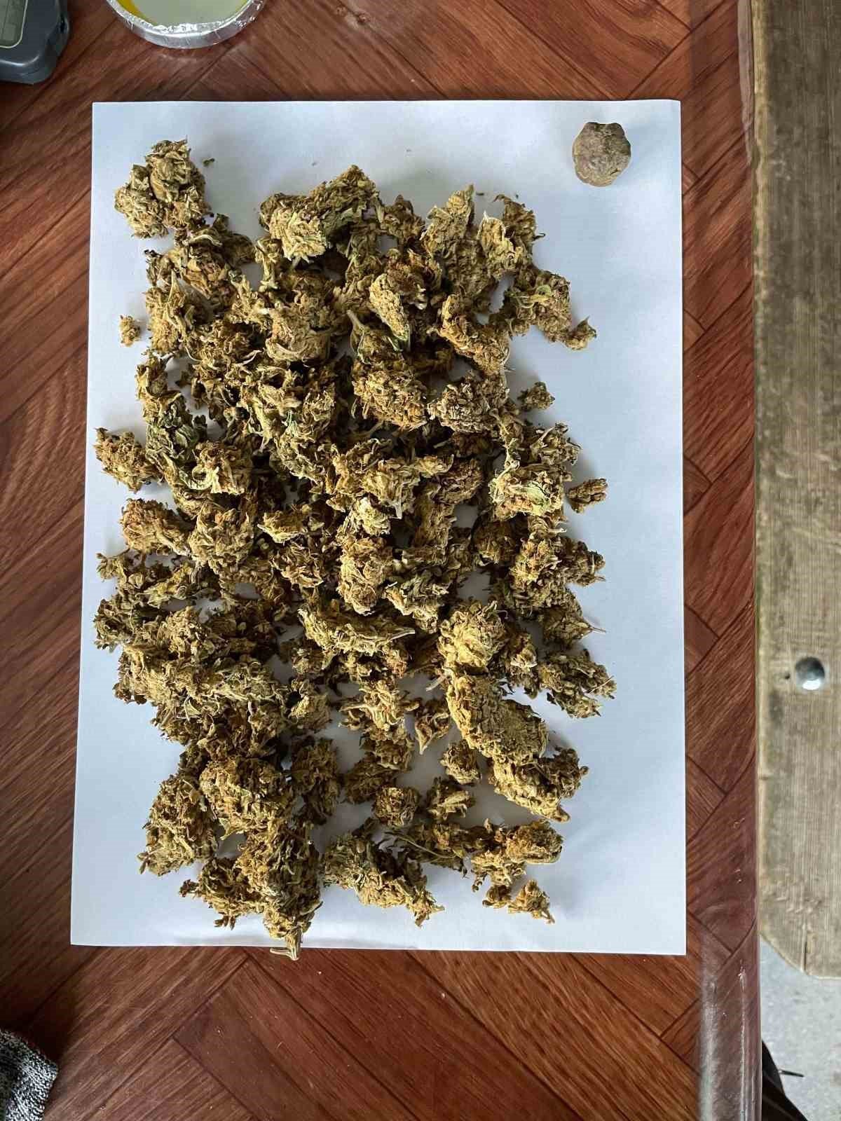 Otobüsteki yolcuların üzerinden uyuşturucu madde ele geçirildi