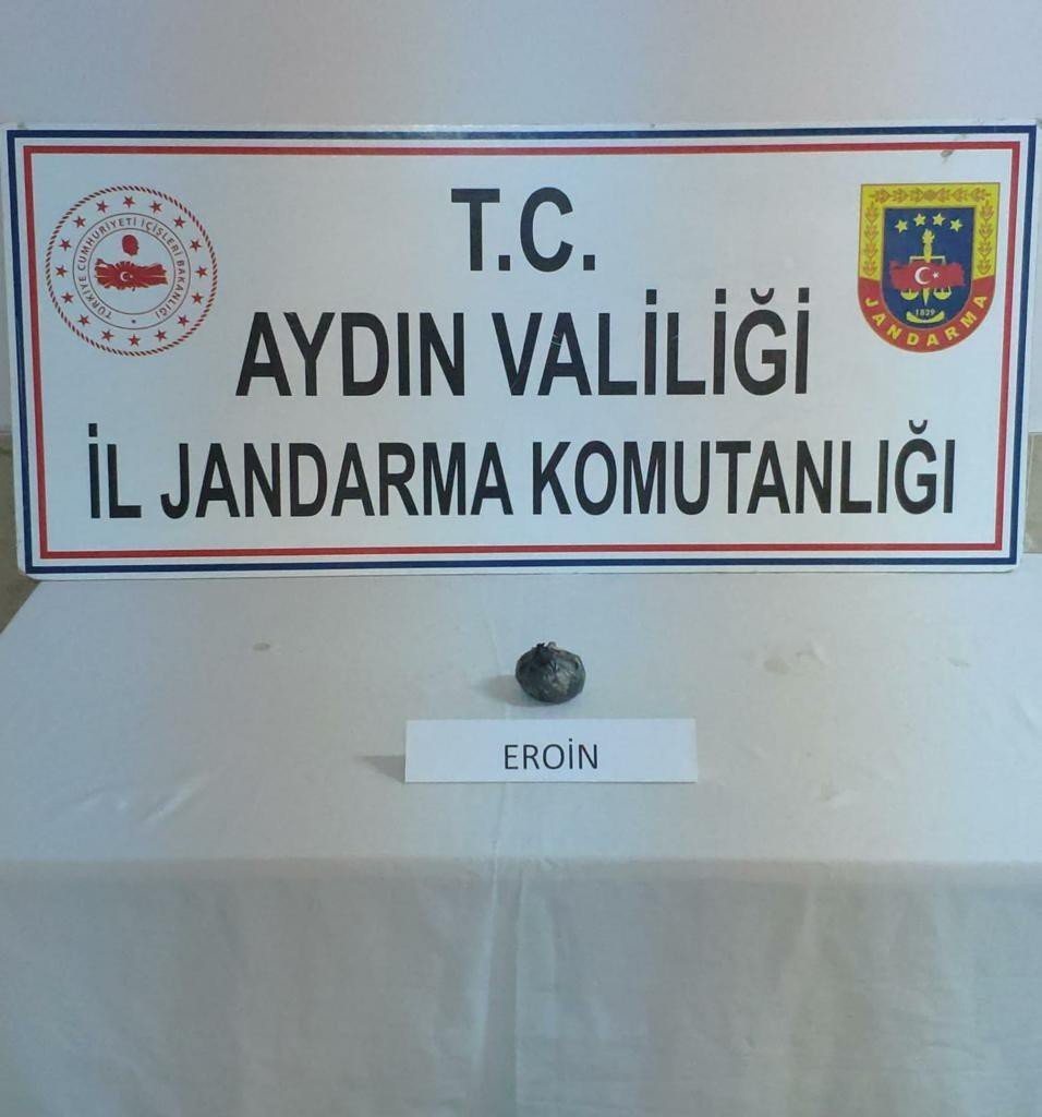 Otobüsteki yolcuların üzerinden uyuşturucu madde ele geçirildi