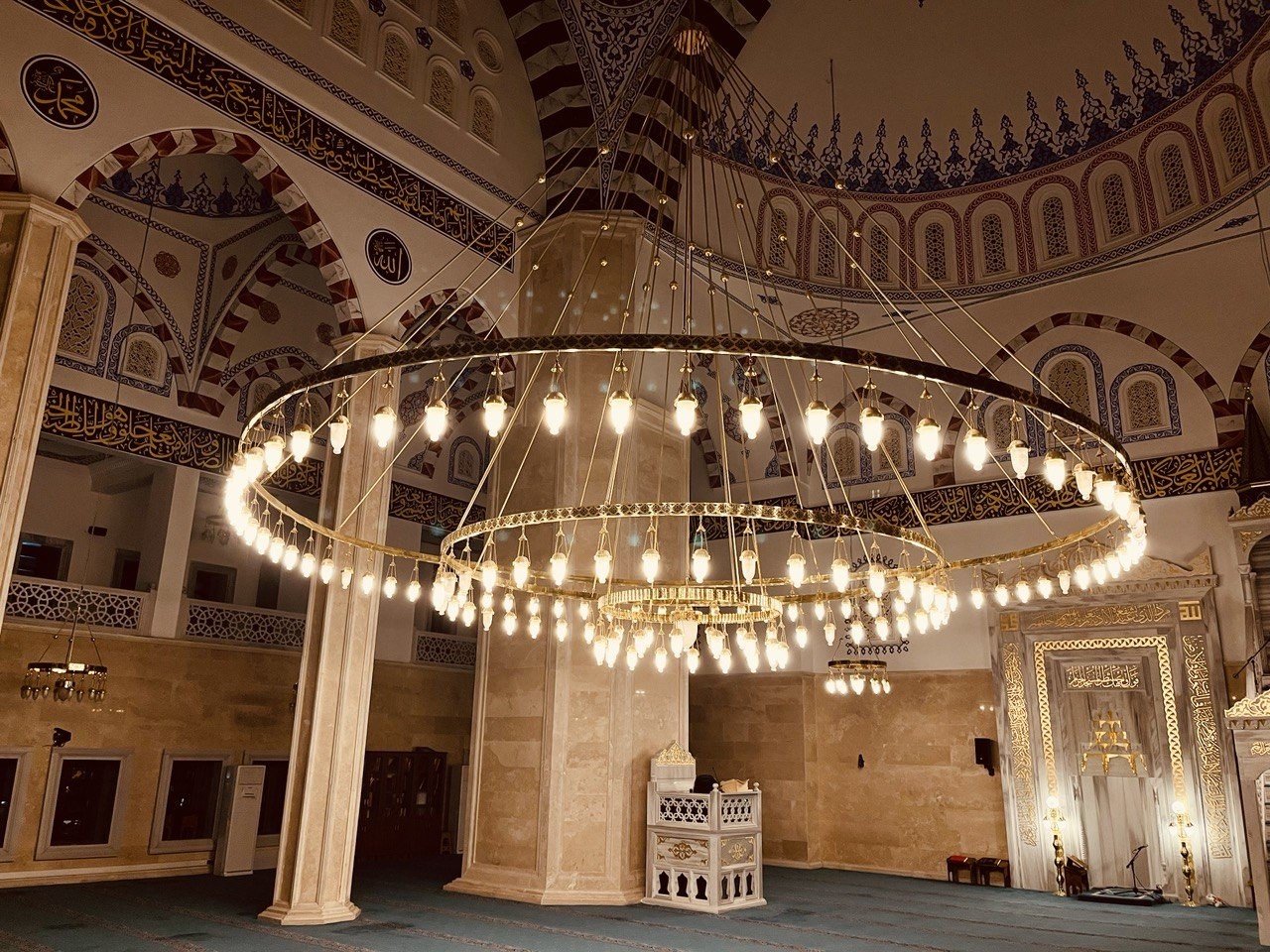 Şaheser gibi yükselen Recep Tayyip Erdoğan Camii göz kamaştırıyor