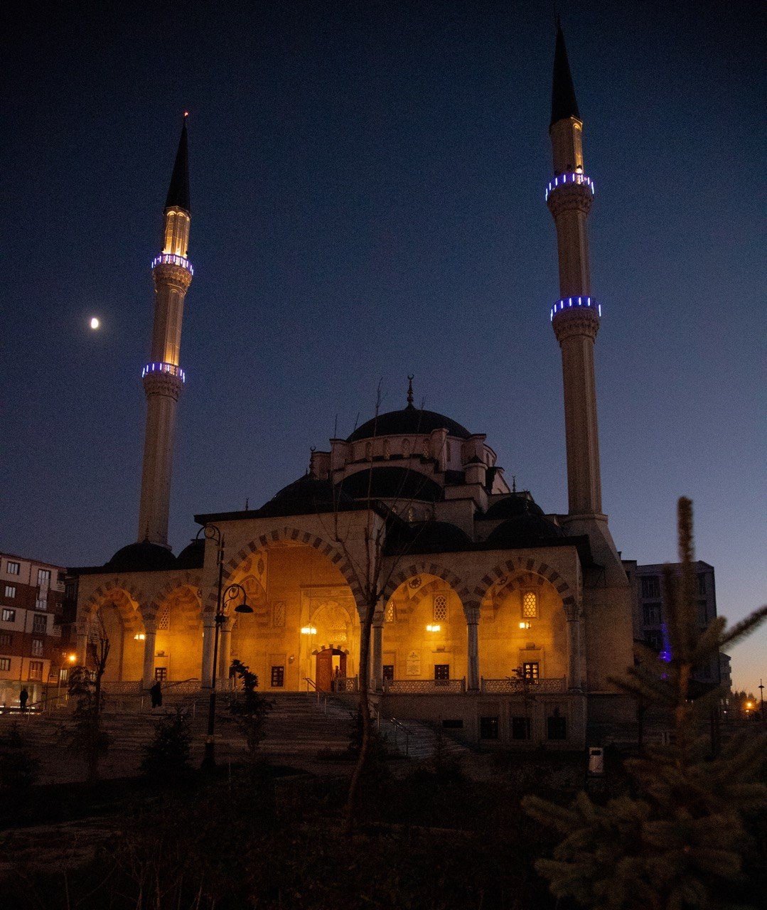 Şaheser gibi yükselen Recep Tayyip Erdoğan Camii göz kamaştırıyor