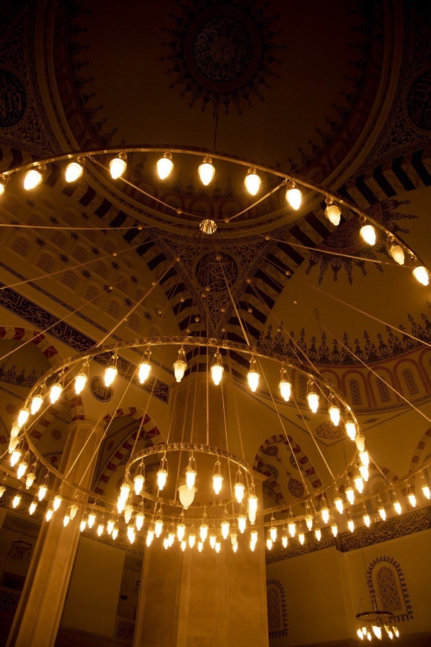 Şaheser gibi yükselen Recep Tayyip Erdoğan Camii göz kamaştırıyor