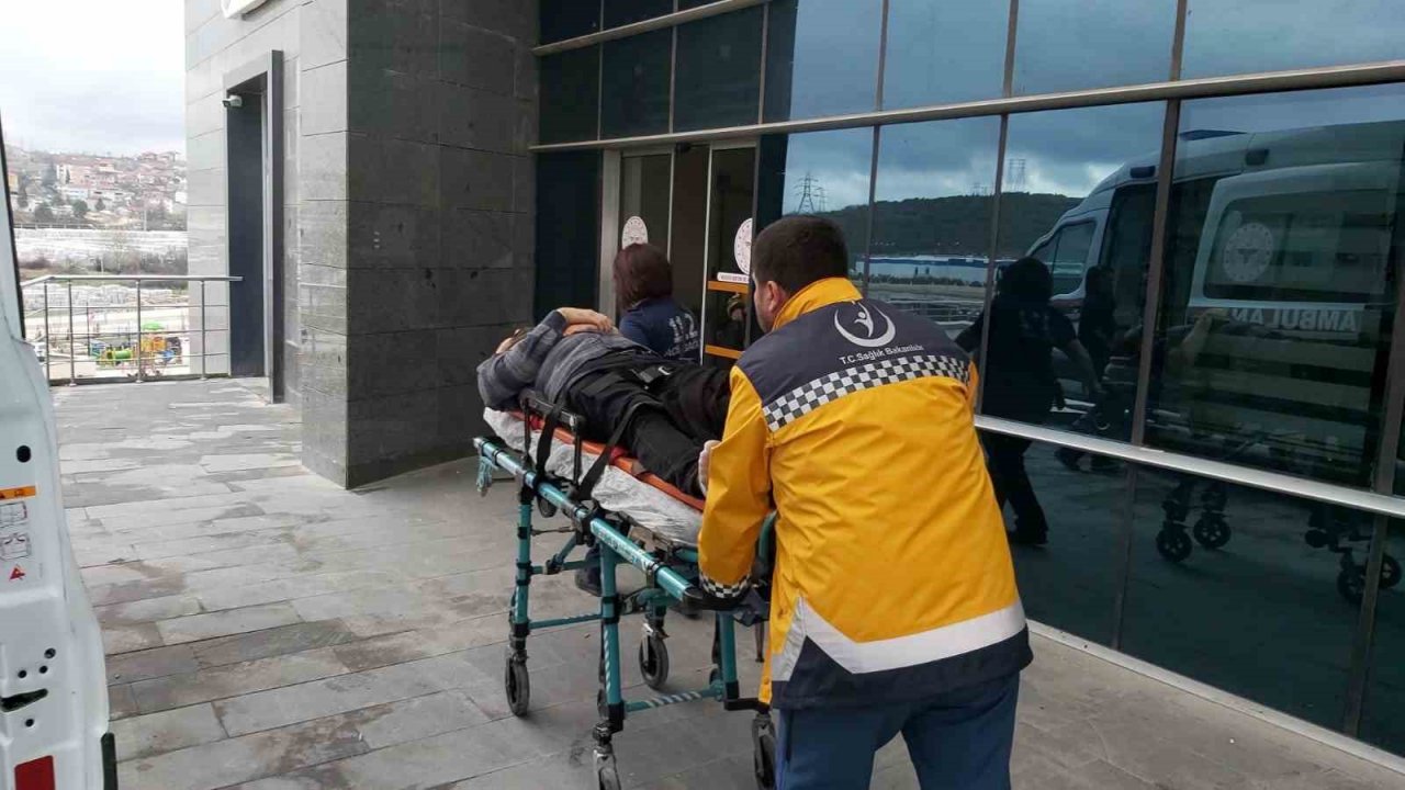 Dere yatağına düşen minibüsteki 13 kişi yaralandı