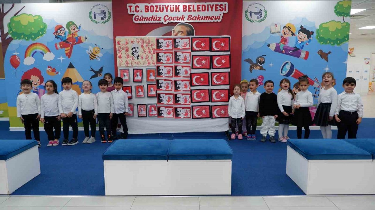 Bozüyük Belediyesi Gündüz Çocuk Oyun ve Bakımevi’nin minik öğrencileri İstiklal Marşını okudular