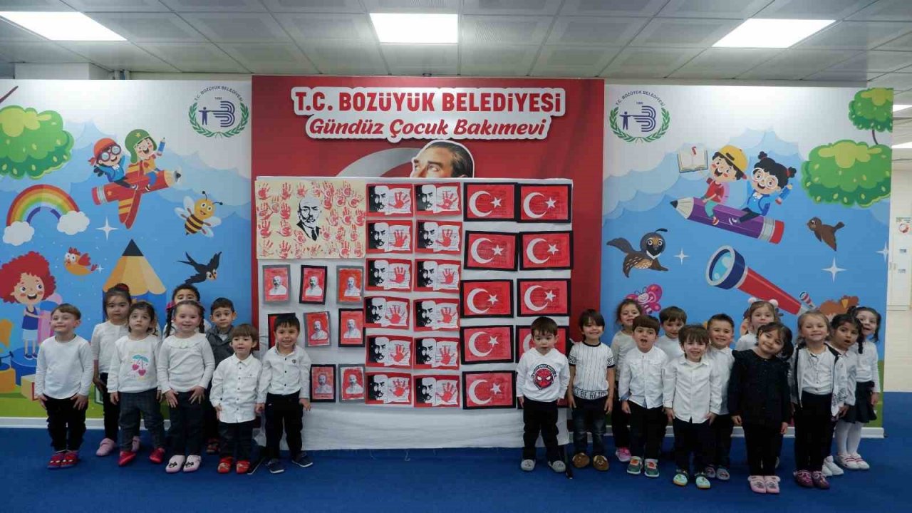 Bozüyük Belediyesi Gündüz Çocuk Oyun ve Bakımevi’nin minik öğrencileri İstiklal Marşını okudular