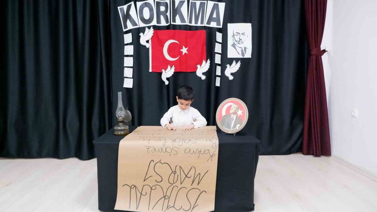 Bozüyük Belediyesi Gündüz Çocuk Oyun ve Bakımevi’nin minik öğrencileri İstiklal Marşını okudular