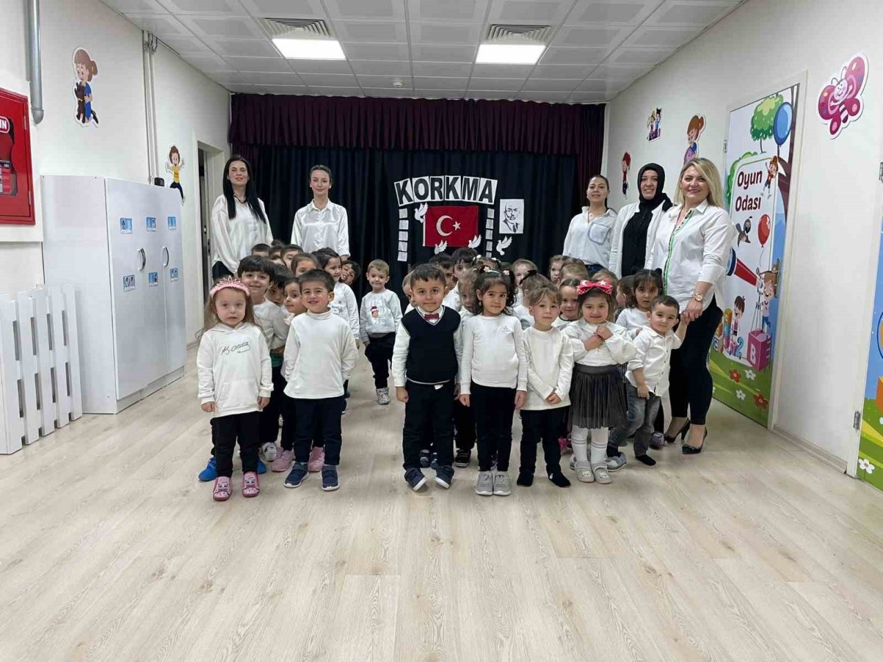 Bozüyük Belediyesi Gündüz Çocuk Oyun ve Bakımevi’nin minik öğrencileri İstiklal Marşını okudular