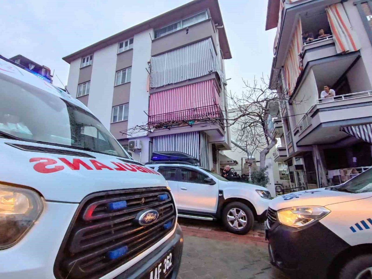 Çocuğunun gözü önünde öldürülen anne toprağa verildi