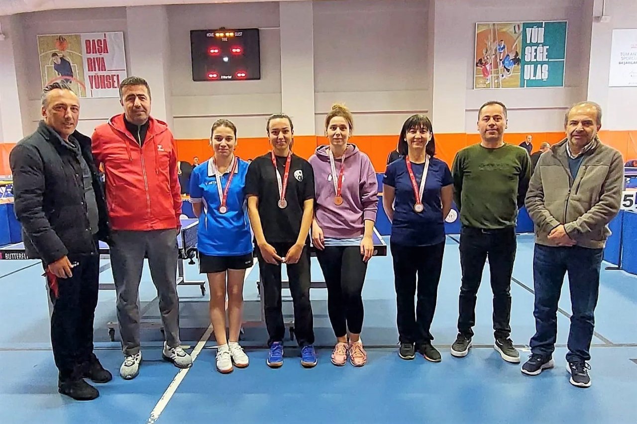 Masa tenisinin kazananları ödüllendirildi