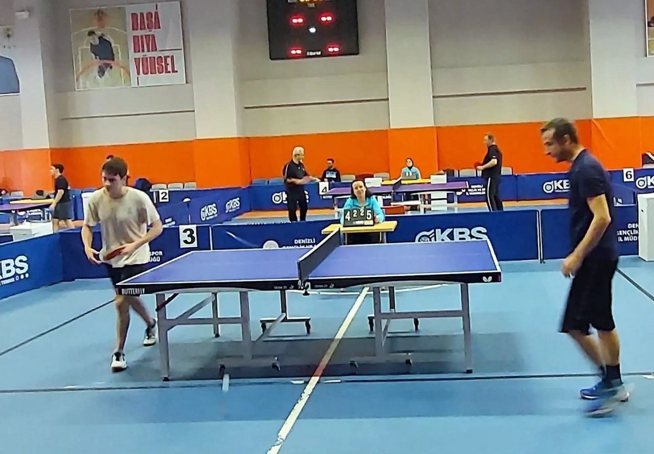 Masa tenisinin kazananları ödüllendirildi