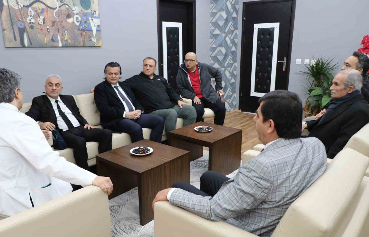 Afet ve Acil Tıp Derneği Başkanı Prof.Dr. Özüçelik; “Türkiye’nin her iline Mahalle Afet Gönüllüleri oluşturulması gerekiyor”