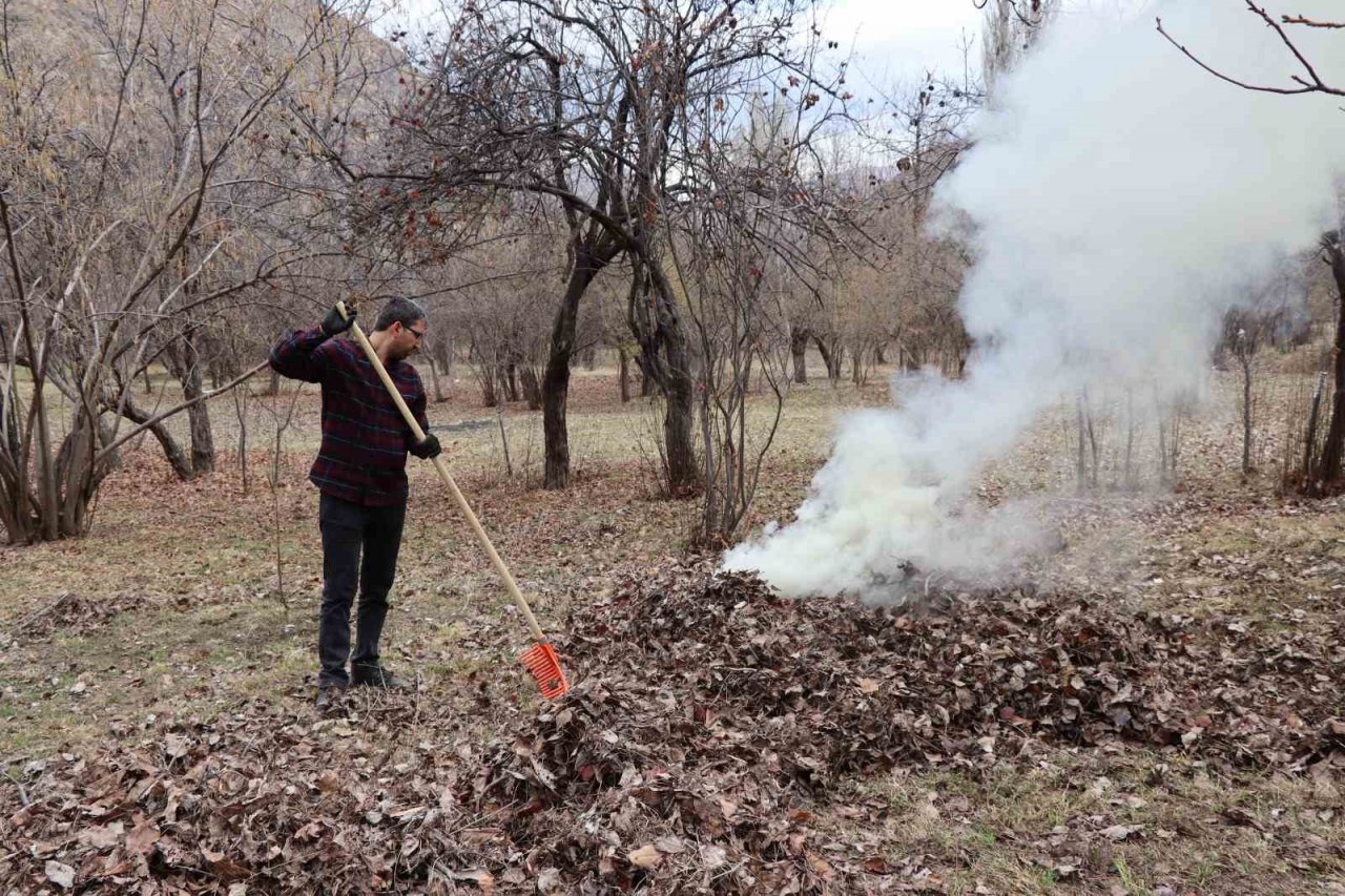 Omanağzı’nda bahçelerde ilkbahar temizliği