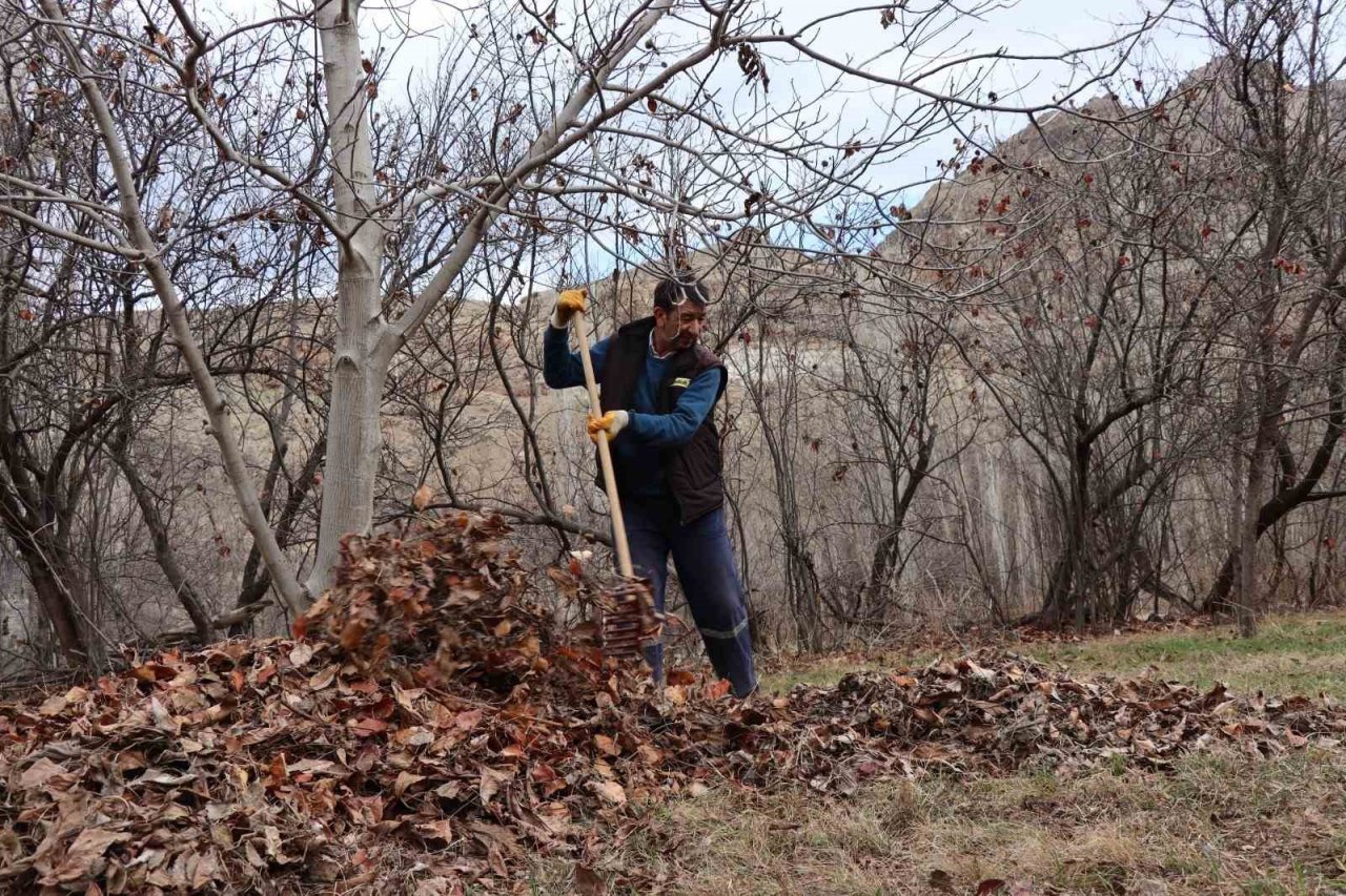 Omanağzı’nda bahçelerde ilkbahar temizliği