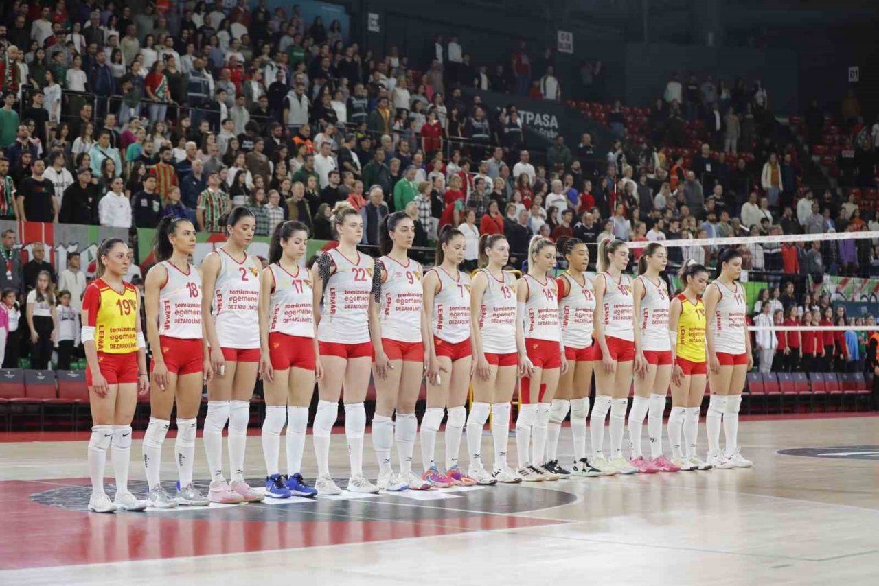 Göztepe Voleybol, zirveyi bırakmadı