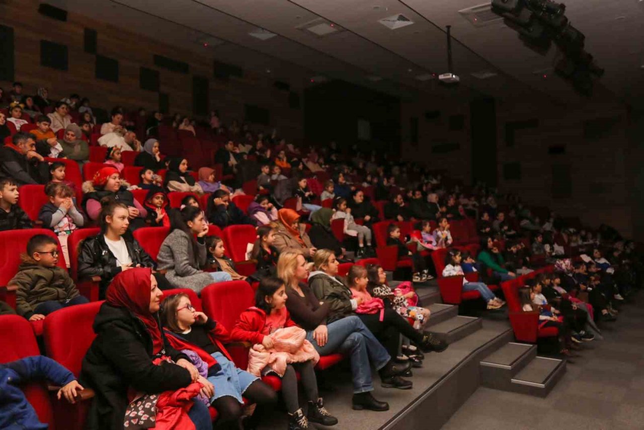 Gürsu’da ücretsiz sinema ve tiyatro keyfi