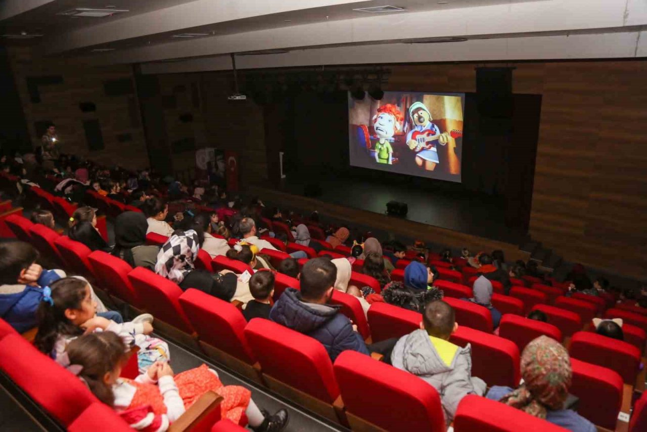 Gürsu’da ücretsiz sinema ve tiyatro keyfi