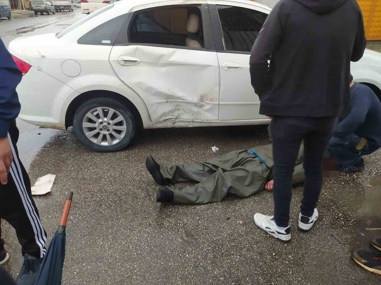 Ehliyetsiz ve kasksız sürücü ölümden döndü